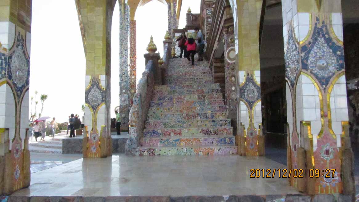 Phrathard_Phakaew 27.JPG 92.7K